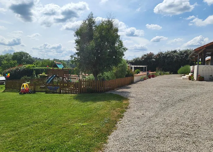 At Le Tilleul - Le Cerisier * Le Lindois